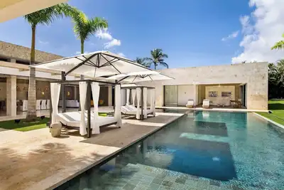 Image de The Water Garden Estate: Steps to Minitas Beach