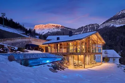Image de Ski in – Ski out Chalet on the slopes