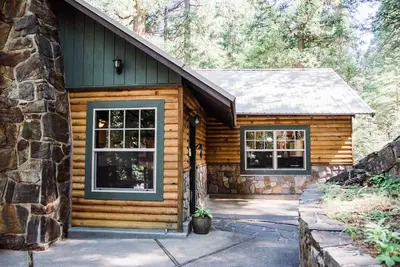 Image de Ouzel Creekside Cabin - Yosemite Historic Retreat