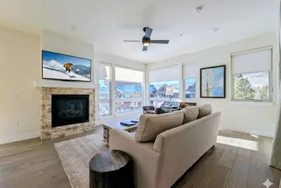 Image de New Listing: Penthouse, Mtn Views