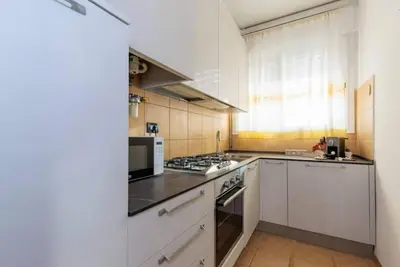 Image de The SpaceWelcome to your Venetian retreat, a spacious and comfortable apartment located on the third floor of a charming residential building in the heart of Cannaregio, one of the most authentic and lively districts of Venice. Here you can immerse yours