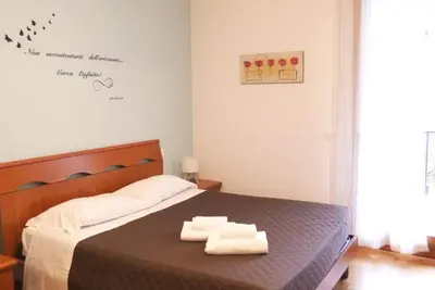 Image de ChatGPT ha detto:The SpaceWelcome to your corner of tranquility at the gateway to Venice! This cozy apartment in Mestre is the ideal solution for those who want to enjoy Venice stress-free, thanks to its strategic location in a quiet, safe, and well-serve