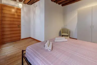 Image de The Space🌉 Rialto 1 – Elegant Apartment in the Heart of Venice! Welcome to your corner of authentic Venetian living, a spacious and refined apartment located in the heart of Venice, just steps from the famous Rialto Bridge and the historic fish marke