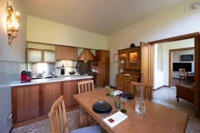 Image de The Space🏛 The Venetian PalazzinoExperience the Magic of Dorsoduro – Art, History and Timeless BeautyWelcome to a corner of Venice that feels suspended in time, where every detail tells a story, every wall whispers centuries of elegance, and every w