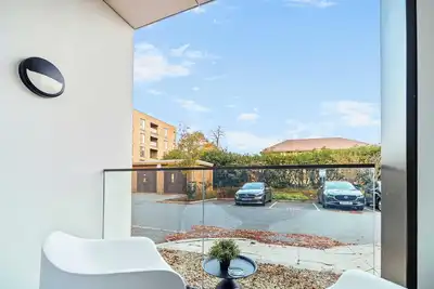 Image de Modern 2br Apartment w/ Balcony, Parking, WiFi