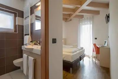 Image de Chambre « Camera Matrimoniale » avec vue sur la montagne, Wi-Fi et climatisation