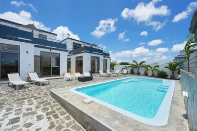 Image de Deux Duplex à Mont-Choisy, 8 chambres, piscine privé