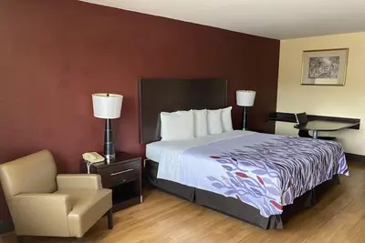 Image de 2 Comfortable Rooms w/ Microwave & Fridge – Convenient