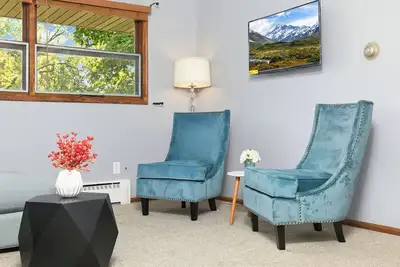 Image de Fresh & Fabulous Fridley #4 • Modern 2 Br • Renovated • Pet-Friendly Fenced Yard