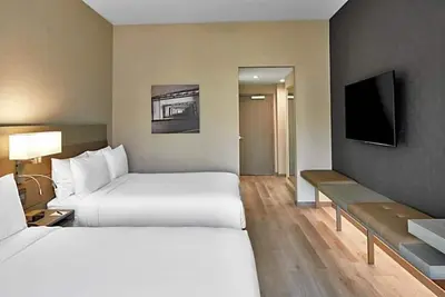 Image de 2 Stylish Durham Escape Steps from Duke Gardens, Dpac, and Downtown Dining