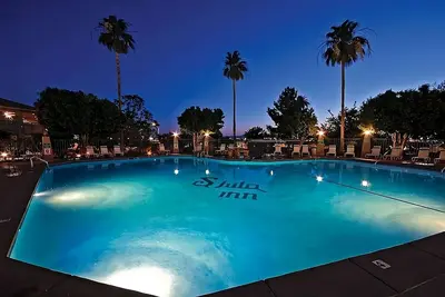 Image de Group Travel! 2 Spacious Units, Pool, Fitness Center and Hot Tub