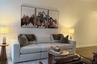 Image de Country Meets City! Modern 1br Downtown Condo