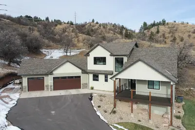 Image de Sturgis Motorcycle Rally Rental - 5 bedroom with garage