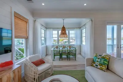 Image de 1 Bedroom Villa - Sunset Point, Abaco -SeaScape Villa # 9