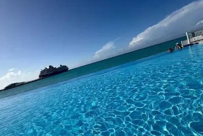 Image de Cozy 2-Bedroom Condo in Bimini Bay, Walk to Beach & Pool