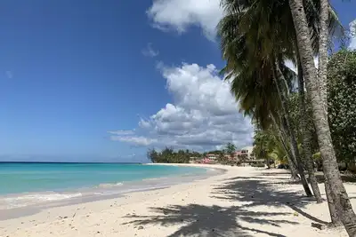 Image de Beachfront with Beautiful Garden: Turtles Nest A