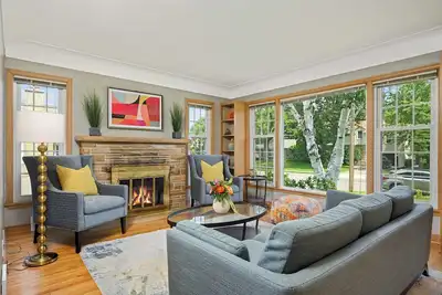Image de St. Louis Park Stunner - updated 3br/2ba • Fireplace• Garage• Pet-friendly/fence