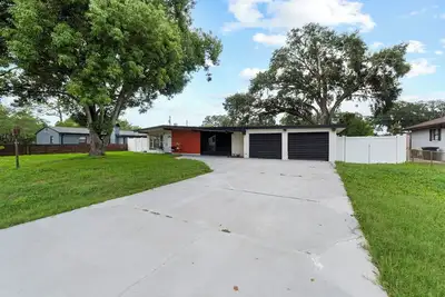 Image de Stylish Retreat for Large Groups