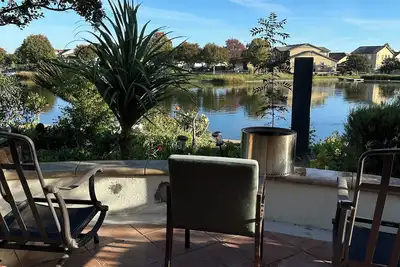 Image de Lake front house for monthly stays. fully furnished and ready.