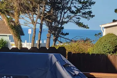 Image de Stroll to the Beach! Warm up in the Hot Tub