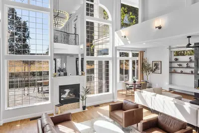 Image de 5br Modern Riverside Getaway - Relax & Unwind