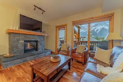 Image de Rundle Range Retreat Lux Mtn View Condo near dt