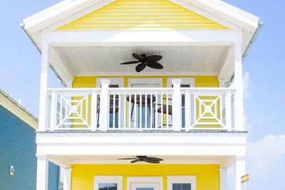 Image de Sunset Haven: 2 Bed/1. 5 Bath Lakeside Cottage!