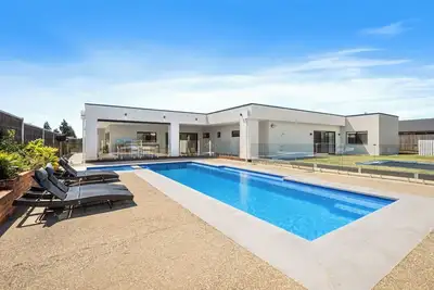 Image de Luxury Bellbrae Retreat w  Pool, Spa & 12 Guests