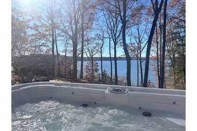 Image de Hot Tub, Fire Pit, Kayak, Water Slide, Pet Friendly