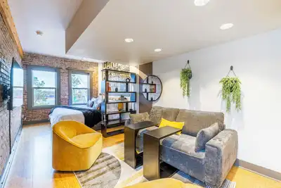 Image de Urban Brick Loft Studio • Ride to Trails • Walk to Dining, Shops & Nightlife
