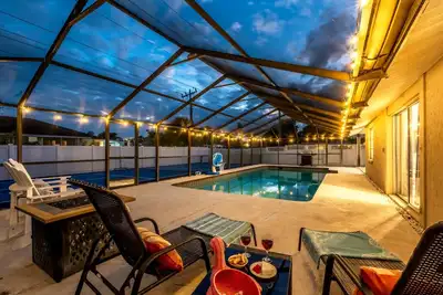 Image de Fun! - 12 min to Beach, 10 min to Img, Heated Pool