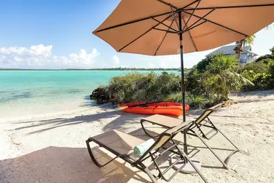 Image de Beach Escapes Villa One-Stunning Chalk sound Views & Waterfront Access