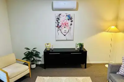 Image de Luxury-4-bedroom near Airport w/Free Parking