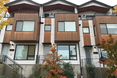 Image de Tranquil 3-bedroom townhome with Ac, garage, patio, and easy city access