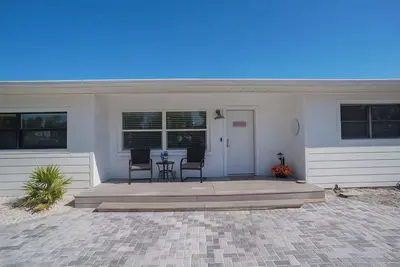 Image de 3 Bedroom 3 bath Clearwater Beach Retreat Home short walk to the Beach!
