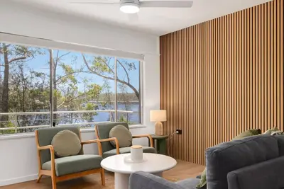 Image de Bottlebrush Lily Pond Villa