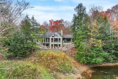 Image de Wine Country Waterfront • 100 Acres • Sleeps 16