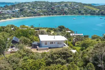 Image de Pat's Bach - Elevated Bay Views Over Little Oneroa