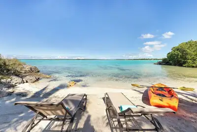 Image de Beach Escapes Villa Two-Elegant Waterfront Villa in Chalk Sound