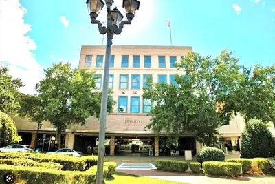 Image de Clean spacious 2-bedroom condo in the heart of downtown Augusta on Broad Street.