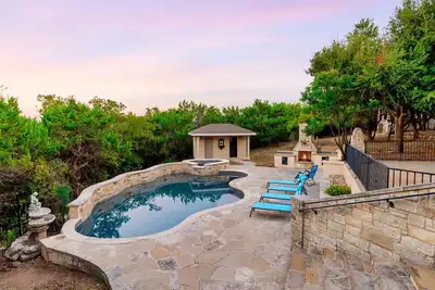 Image de Two House Estate W Stunning Pool & Views