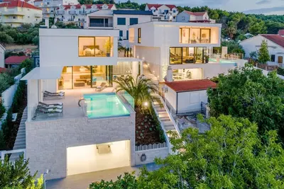 Image de in Sutivan mit Privatem Pool by Interhome