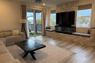 Image de Spacious 4-bedroom townhome in cool Dublin with Ac and gym