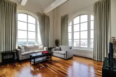 2br Penthouse • Gym • Secure Parking • Harbor