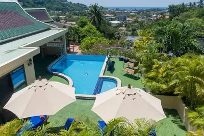 Image de Luxuriöse Villa, Personal, privater Koch, Meerblick by Interhome