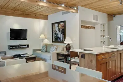 Image de 2/2 Downtown Aspen, By The Gondola, Hot Tub, Pool!