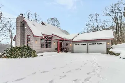 Image de Spruce Lake Lodge | Water Views, Close To Mt Snow!