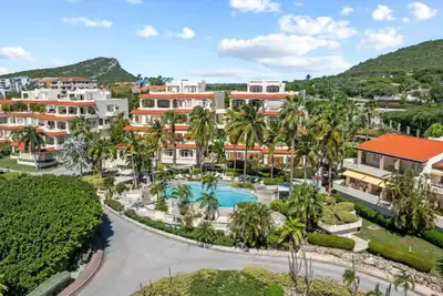 Image de Spacious condo at gated resort-Walk to the Beach