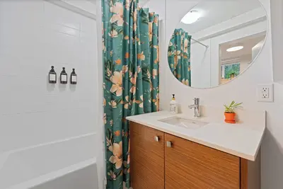 Image de Modern, Quiet, Fully Furnished Suite in the Heart of Lower Lonsdale