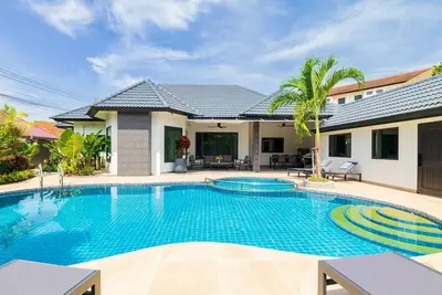 Image de Villa Pattaya Hill Minuten vom Strand und der Stadt entfernt by Interhome